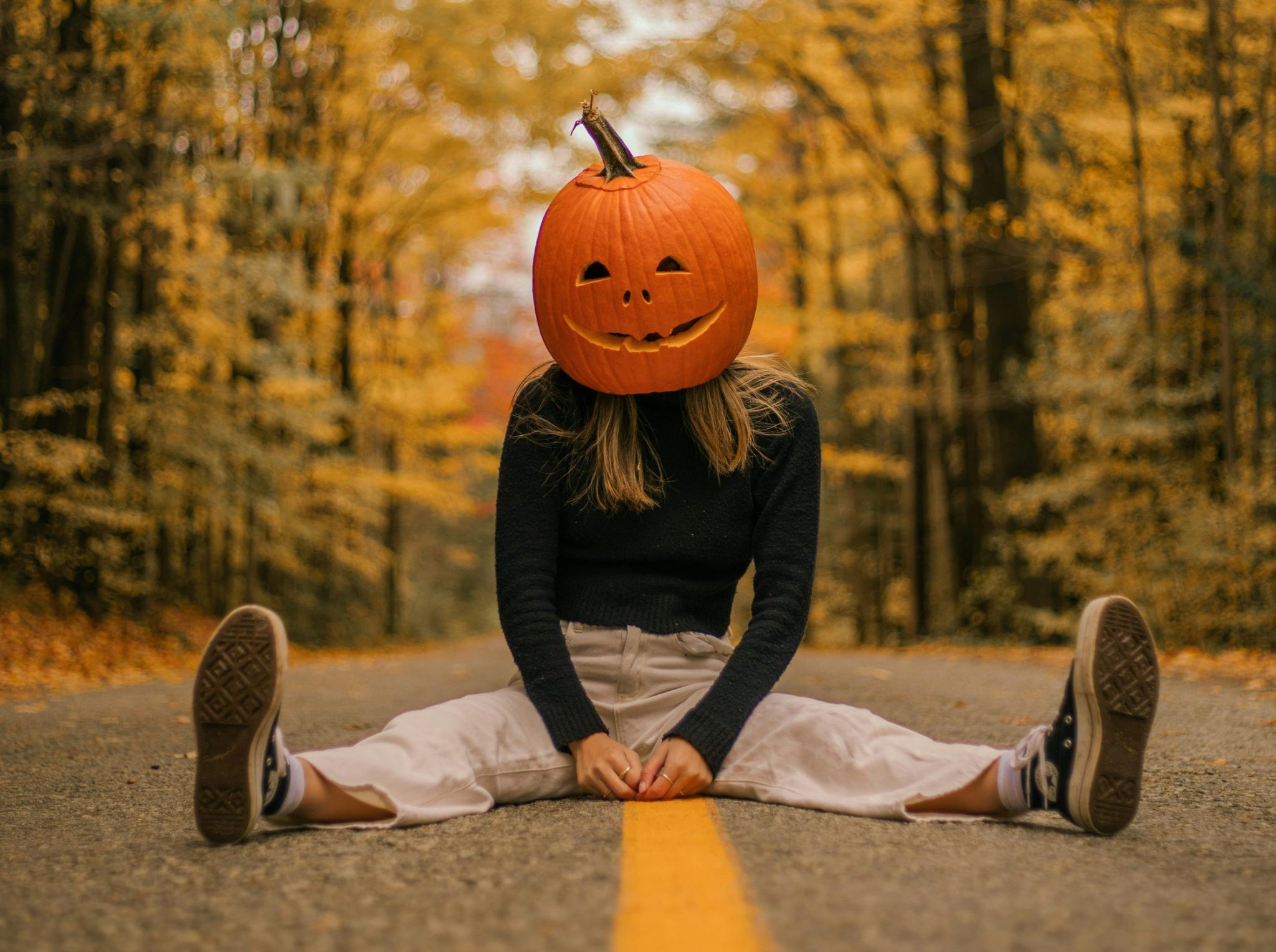 Halloween decorations with humorous quotes featuring pumpkins, ghosts, and witches.